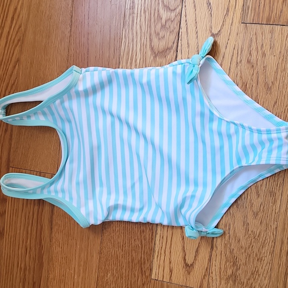 [10]Little Girls Swimsuit - Picture 1 of 5
